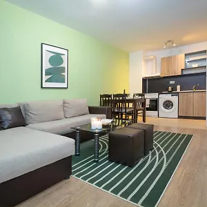 Ξενοδοχείο με διαμερίσματα Modern And Bright Near Center - Free Parking